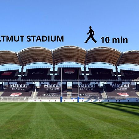 Lionne-Stade Du Lou Лион Екстериор снимка