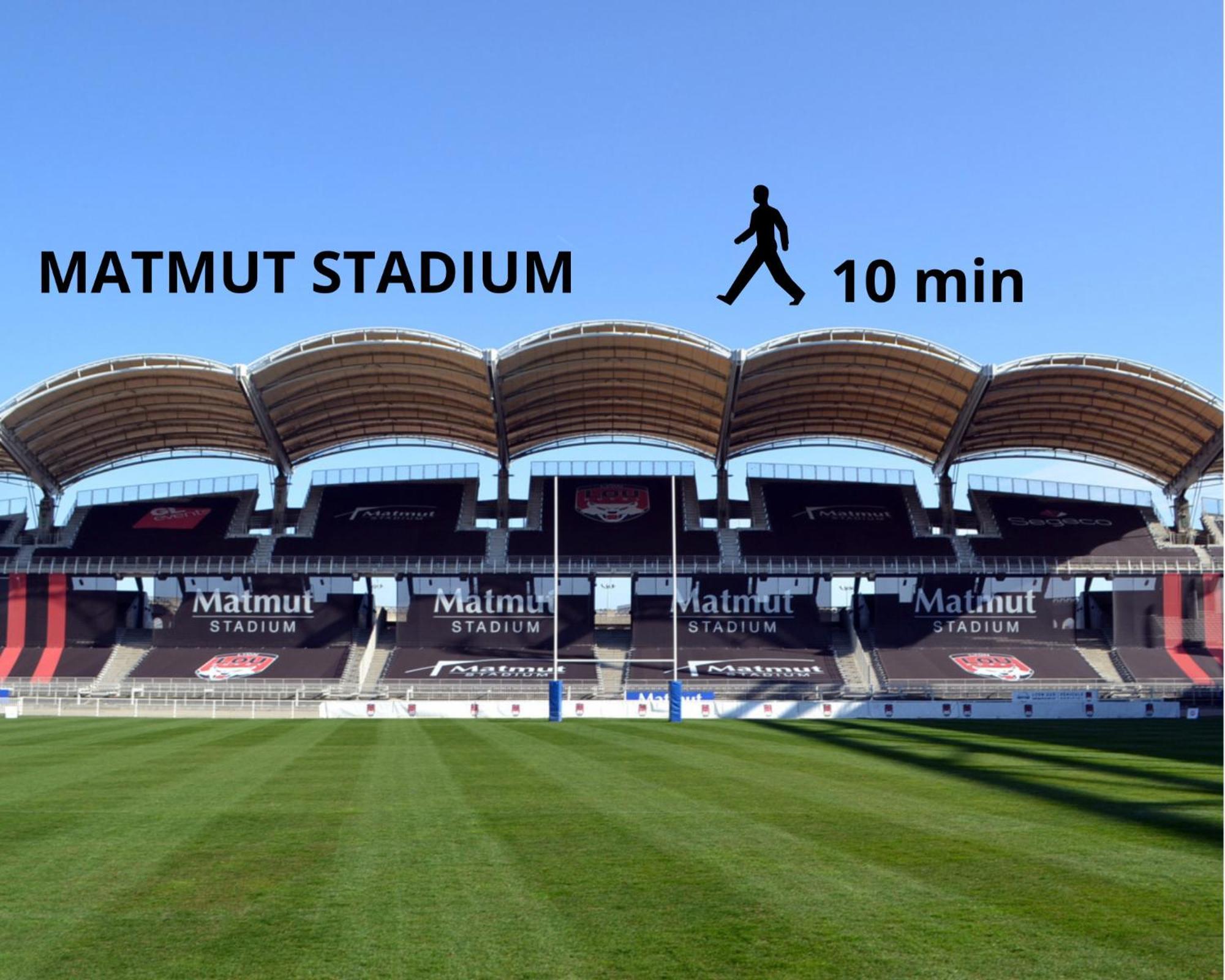 Lionne-Stade Du Lou Лион Екстериор снимка